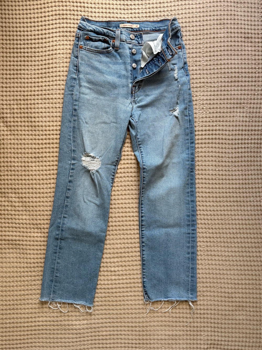 Levi’s Women’s Wedgie Straight  Distressed Jeans
